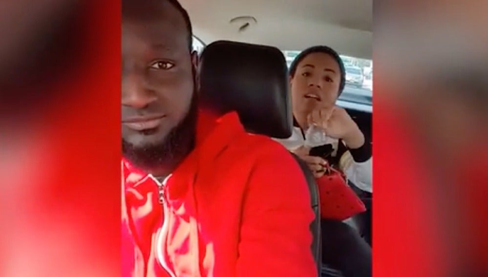 Una mujer amenza e insulta a un conductor de Uber