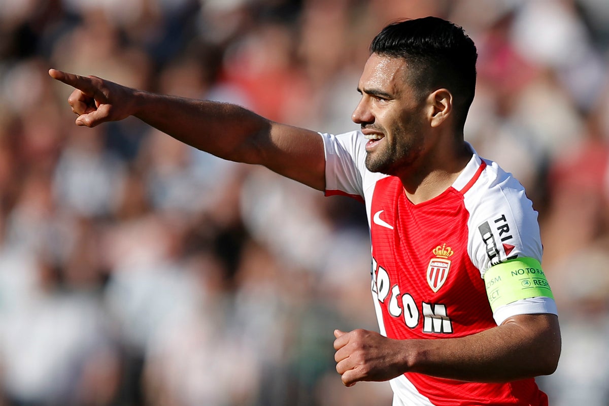 Falcao lleva al líder Mónaco a la victoria ante el Angers Falcao lleva al líder Mónaco a la victoria ante el Angers