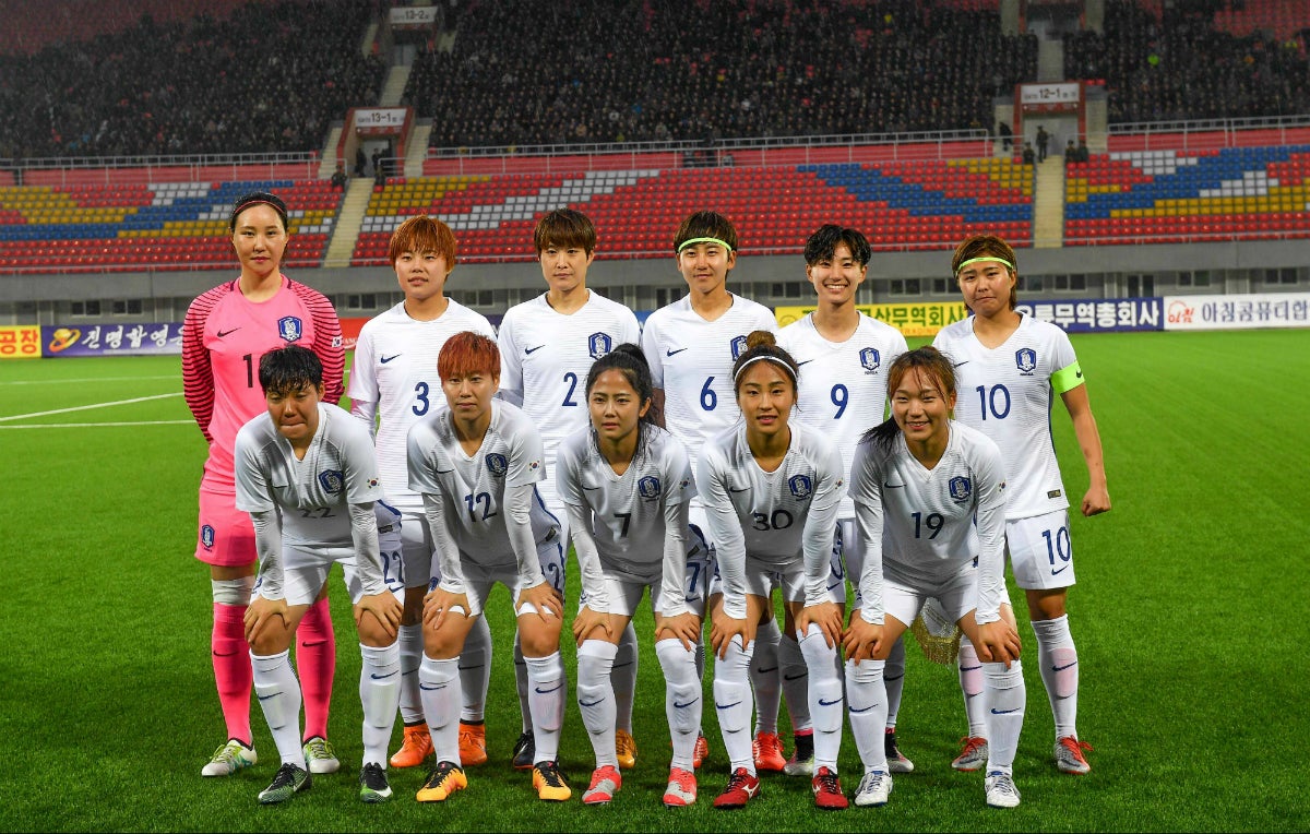 El fútbol une a Corea del Norte y a Corea del Sur en un partido celebrado en Pyongyang tras 27 años El fútbol une a Corea del Norte y a Corea del Sur en un partido celebrado en Pyongyang tras 27 años