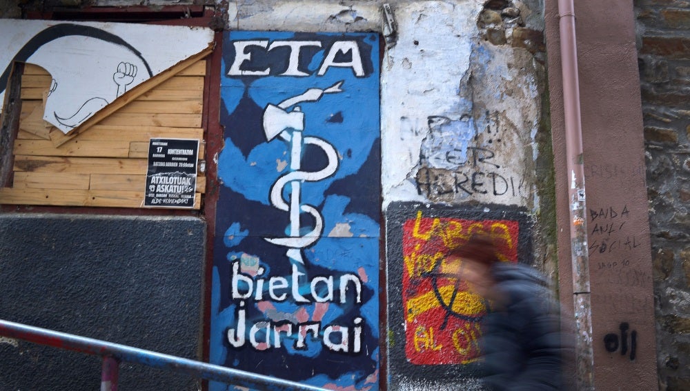El símbolo de ETA pintado en una pared