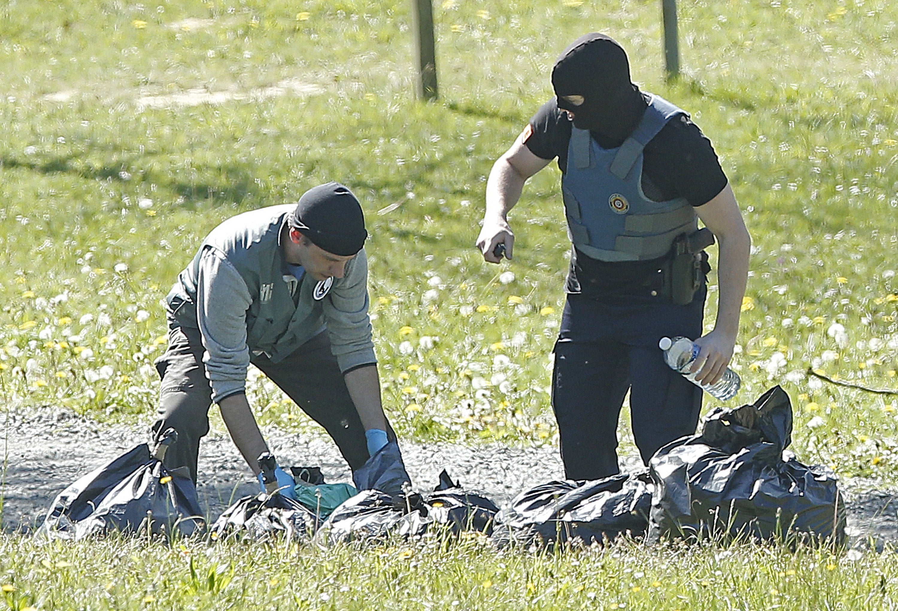 Francia dice que falta todavía un centenar de armas de ETA tras el 8 de abril Francia dice que falta todavía un centenar de armas de ETA tras el 8 de abril