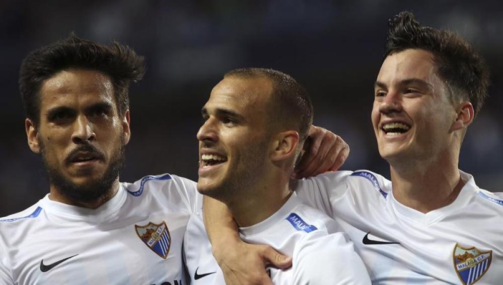 Sandro celebra con sus compañeros su gol al FC Barcelona.