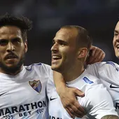 Sandro celebra con sus compañeros su gol al FC Barcelona. Sandro celebra con sus compañeros su gol al FC Barcelona.