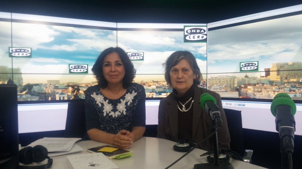 Olga Lucas, viuda de José Luis Sampedro : "No hubiera superado el cáncer sin él" Olga Lucas, viuda de José Luis Sampedro : "No hubiera superado el cáncer sin él"