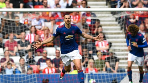 Ibrahimovic celebra un gol