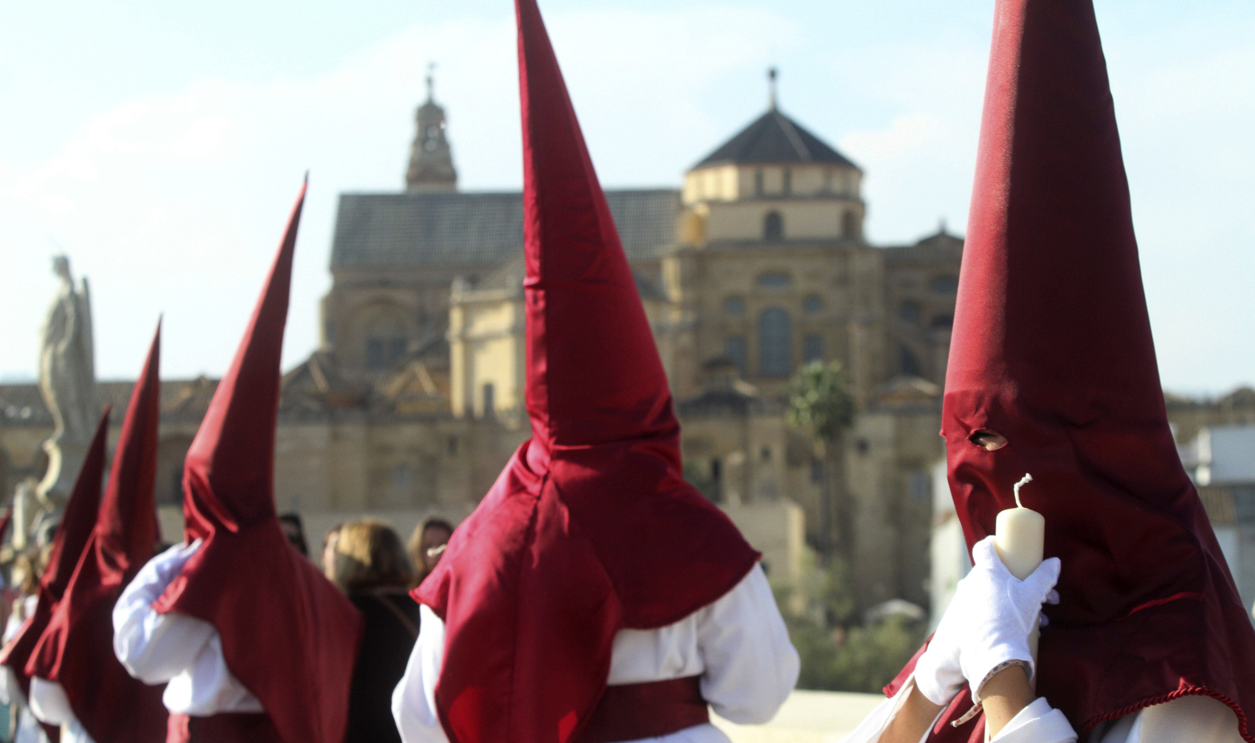 Los heridos por el incendio de la Virgen del Rocío evolucionan favorablemente Los heridos por el incendio de la Virgen del Rocío evolucionan favorablemente
