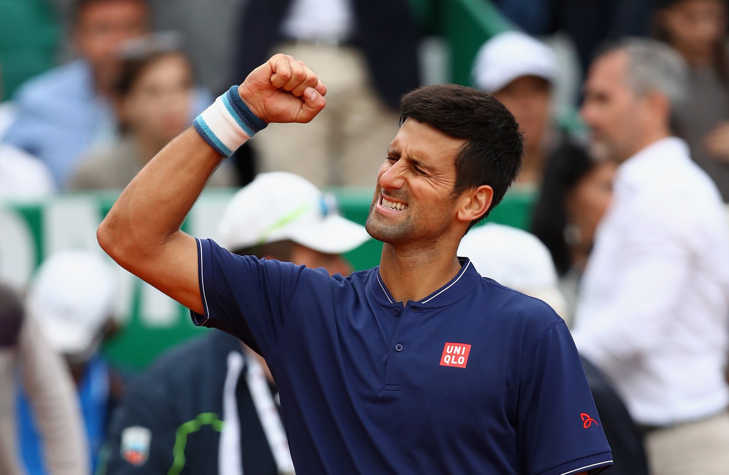 Djokovic sobrevive a Gilles Simon en un complicado estreno en Montecarlo Djokovic sobrevive a Gilles Simon en un complicado estreno en Montecarlo