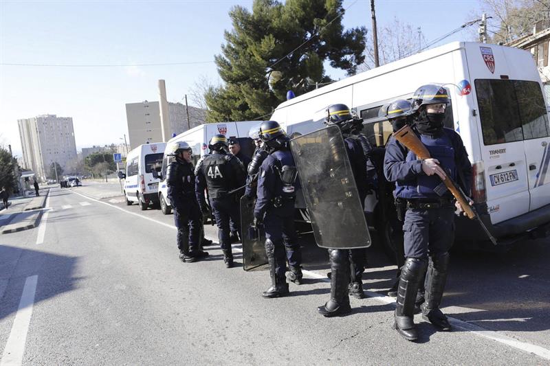 Detenidos en Marsella dos yihadistas que iban a atentar en la campaña electoral francesa Detenidos en Marsella dos yihadistas que iban a atentar en la campaña electoral francesa