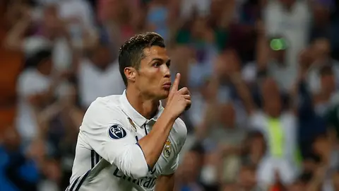 Cristiano Ronaldo manda callar al Bernabéu tras su gol Cristiano Ronaldo manda callar al Bernabéu tras su gol