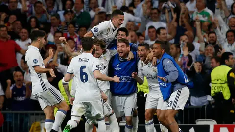El Real Madrid celebra su pase a semifinales de la Champions League El Real Madrid celebra su pase a semifinales de la Champions League