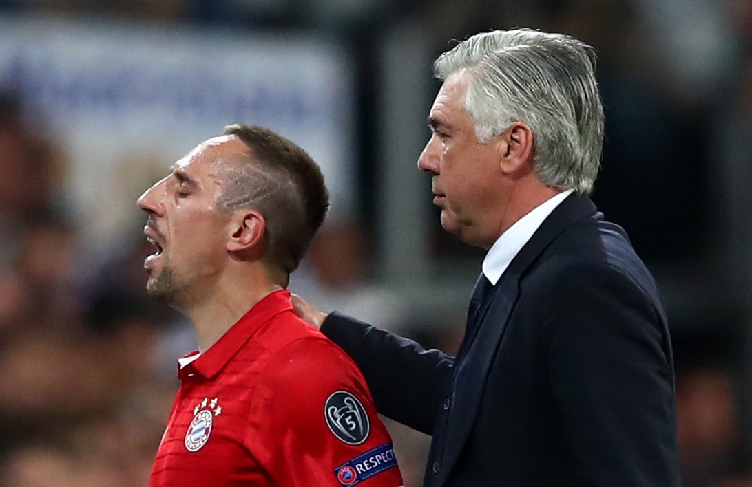 Ancelotti: "El árbitro nos ha perjudicado: dos goles de Cristiano en fuera de juego, la tarjeta a Vidal..." Ancelotti: "El árbitro nos ha perjudicado: dos goles de Cristiano en fuera de juego, la tarjeta a Vidal..."