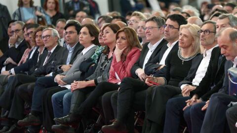 Dirigentes del PSOE y autoridades en el homenaje a Carme Chac&oacute;n en Barcelona