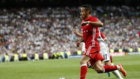 El centrocampista del Bayern, Thiago Alc&aacute;ntara.