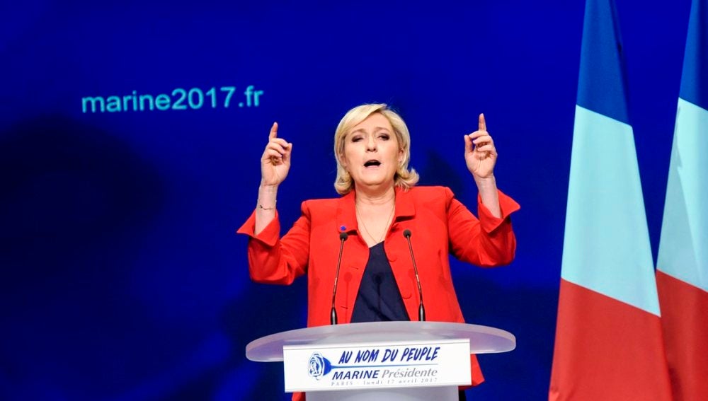 La líder y candidata del partido Frente Nacional, Marine Le Pen, da un discurso electoral