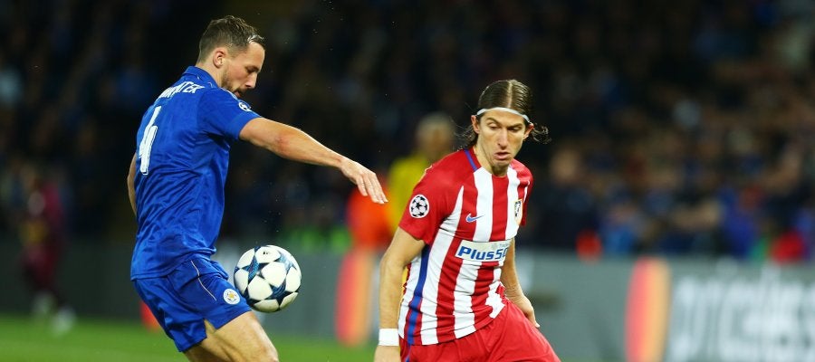 Filipe Luis, en una acción del partido contra el Leicester Filipe Luis, en una acción del partido contra el Leicester