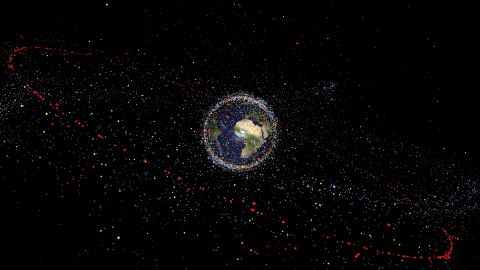 Imagen de la basura espacial orbitando alrededor de la Tierra