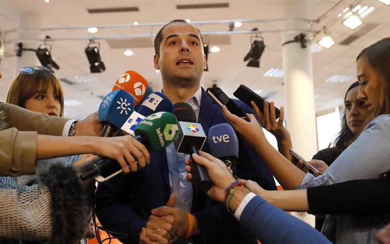 Aguado dice que si estuviera en la situación de Cifuentes dimitiría por "vergüenza y dignidad política" Aguado dice que si estuviera en la situación de Cifuentes dimitiría por "vergüenza y dignidad política"