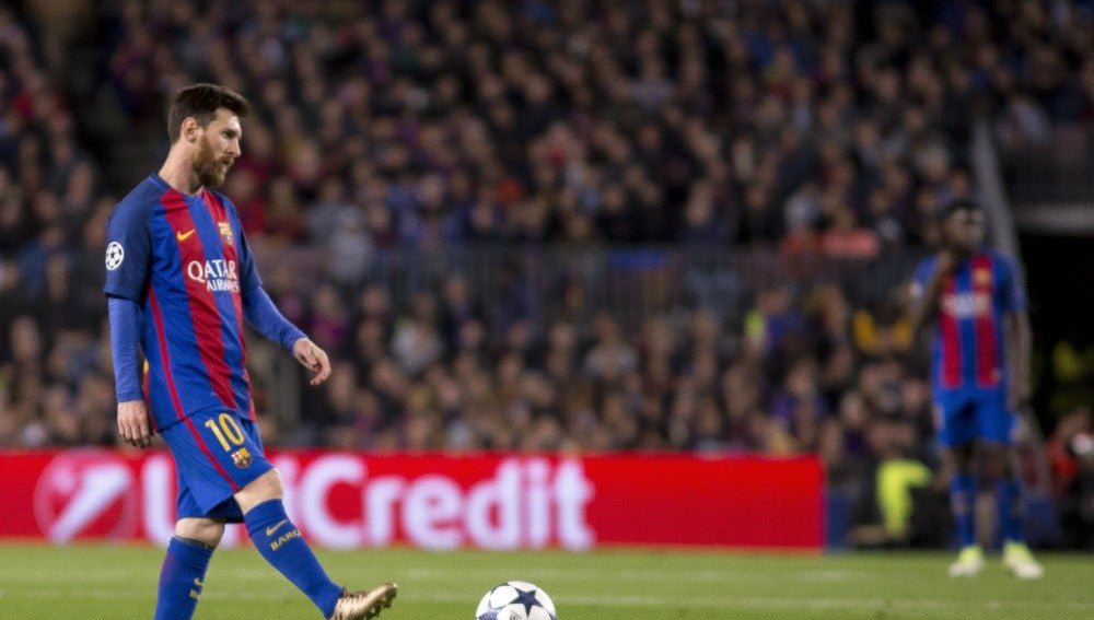 Messi, cabizbajo en el partido del Camp Nou