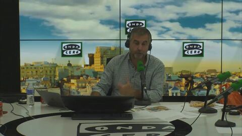 Frame 153.24057 de: Mon&oacute;logo de Alsina: "El tour de la Guardia Civil por Madrid convierte el autobluf de Podemos en una mera atracci&oacute;n tur&iacute;stica"