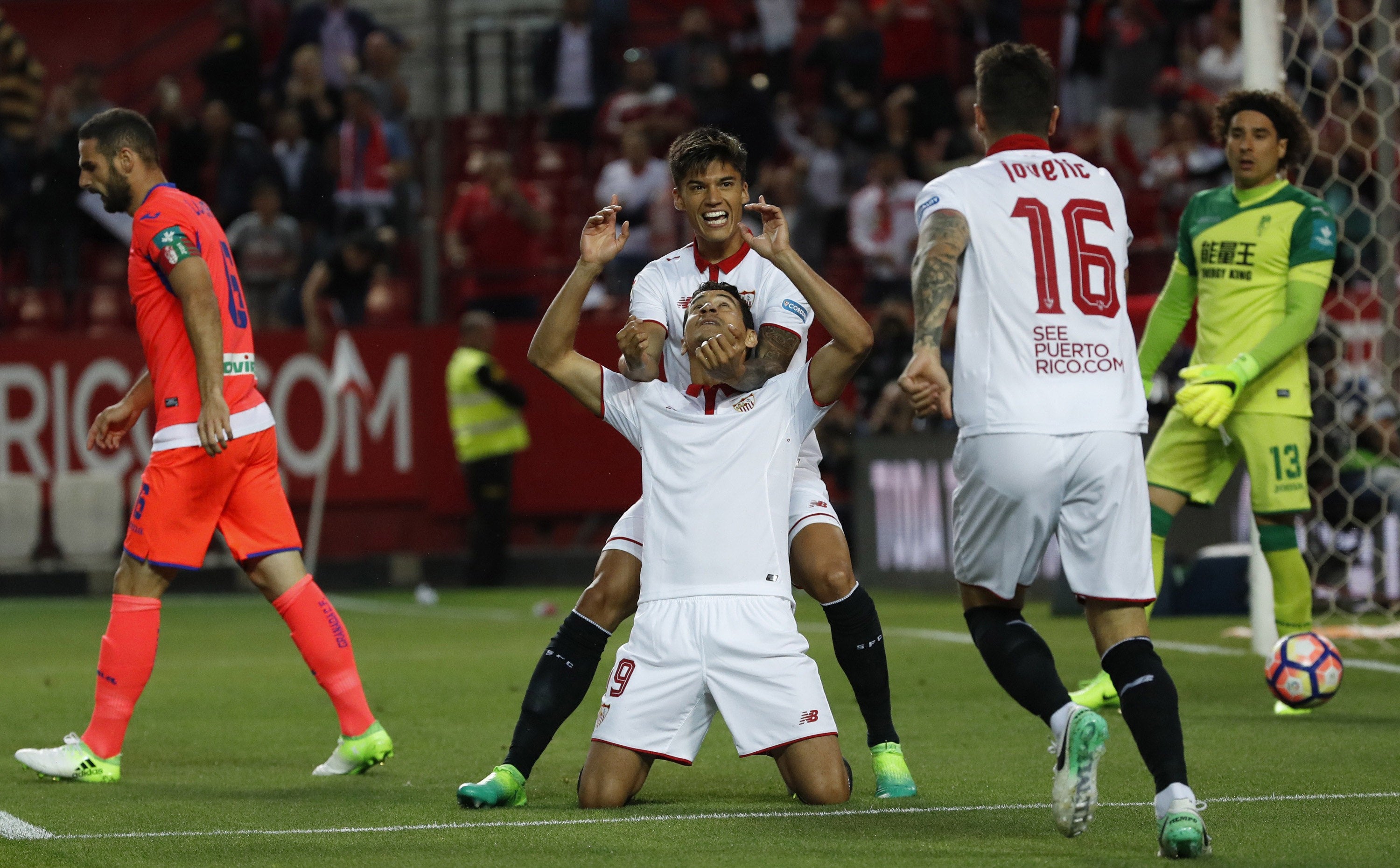 Ganso impulsa al Sevilla ante un Granada que se hunde Ganso impulsa al Sevilla ante un Granada que se hunde