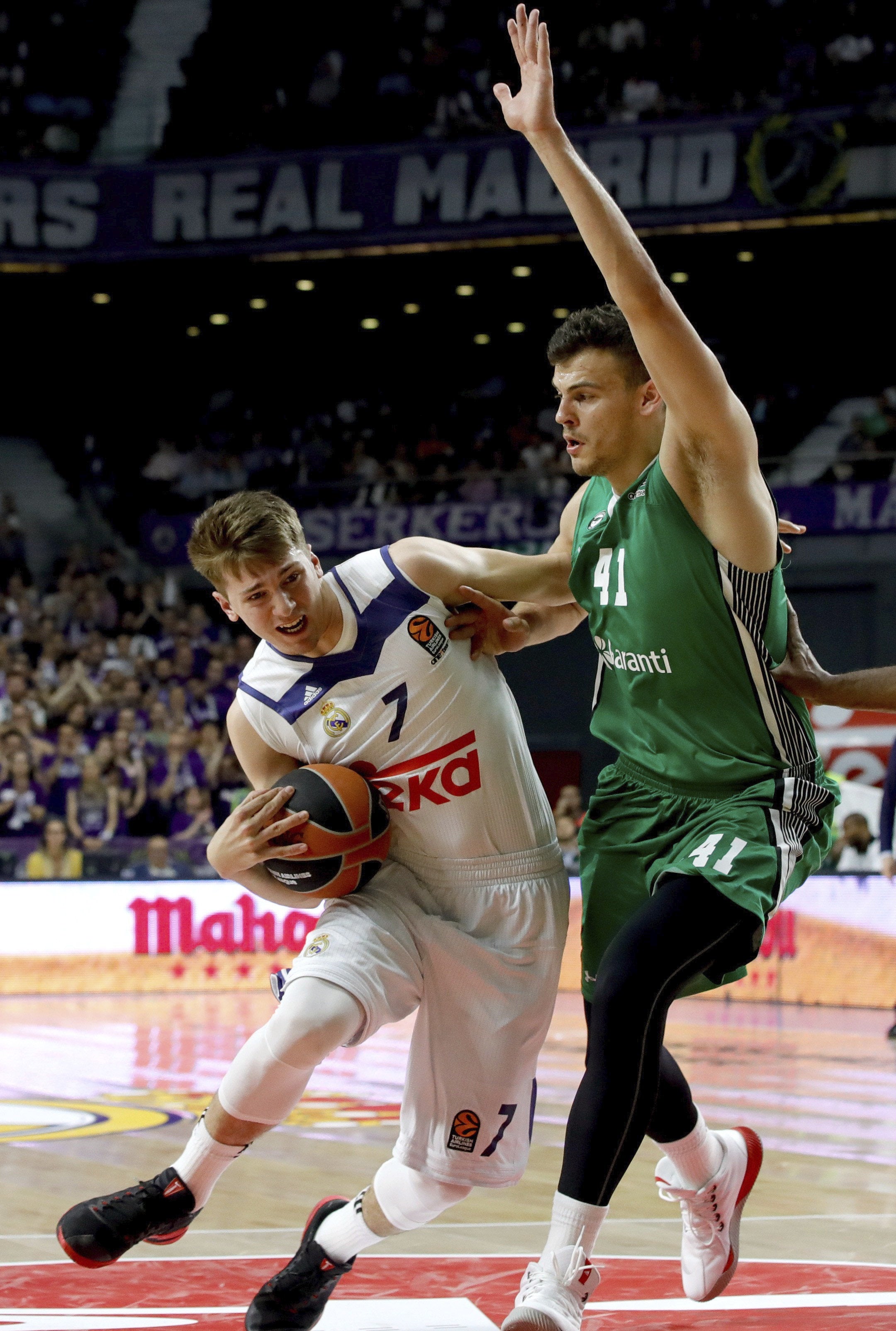 El Darussafaka asalta el Palacio de los Deportes y empata su serie ante el Real Madrid El Darussafaka asalta el Palacio de los Deportes y empata su serie ante el Real Madrid