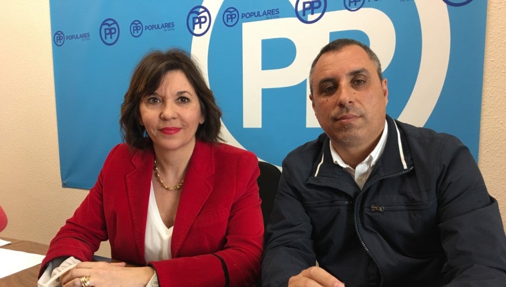 Mercedes Alonso y Vicente Granero en el Grupo Municipal del PP.