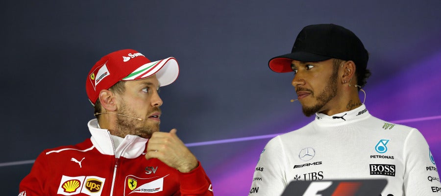 Vettel y Hamilton en rueda de prensa Vettel y Hamilton en rueda de prensa