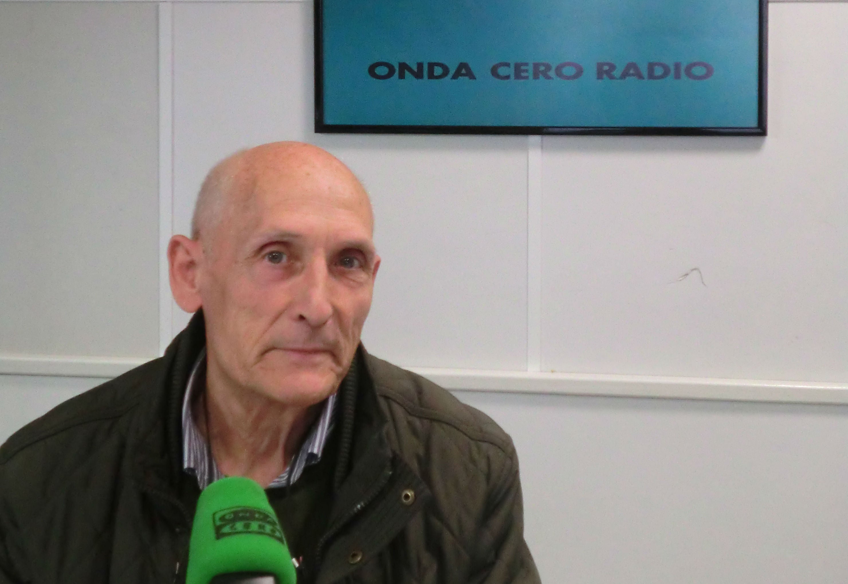 Aquí en la Onda Cantabria. Santiago Izquierdo nos presenta su libro 'Días de Azul y de Lluvia' Aquí en la Onda Cantabria. Santiago Izquierdo nos presenta su libro 'Días de Azul y de Lluvia'