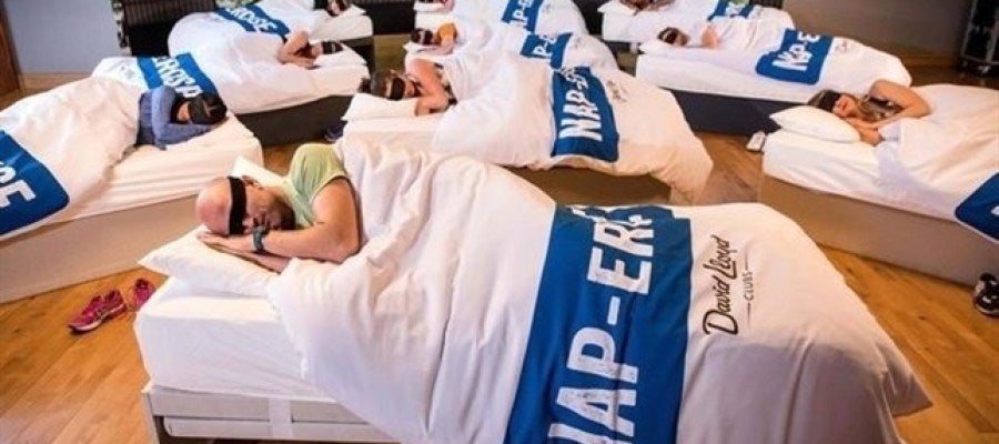 Un gimnasio ofrece clases de siesta de 45 minutos para padres cansados Un gimnasio ofrece clases de siesta de 45 minutos para padres cansados