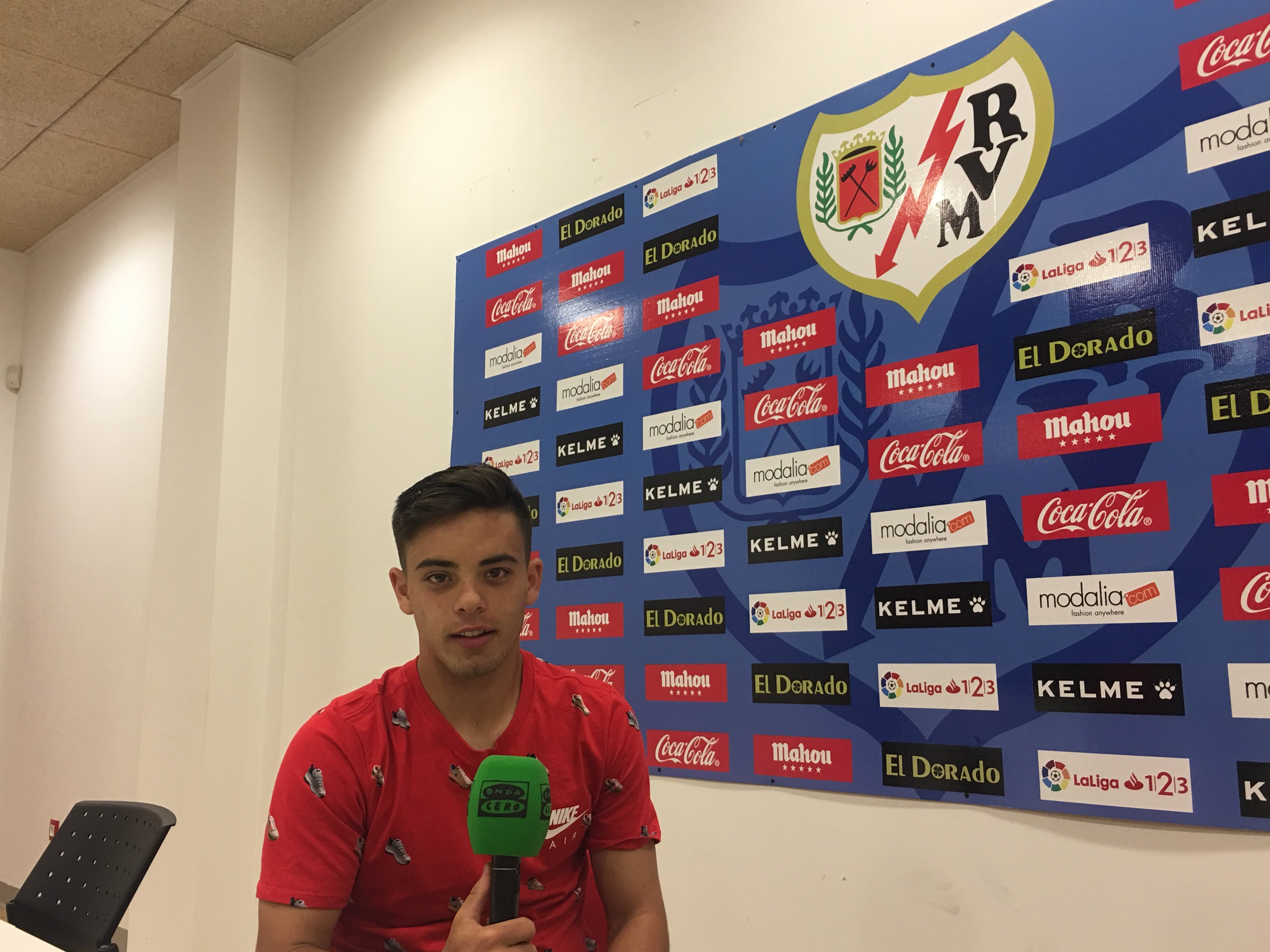 Fran Beltrán: "Mi sueño es seguir cumpliendo etapas con el Rayo, me gustaría ser como Míchel" Fran Beltrán: "Mi sueño es seguir cumpliendo etapas con el Rayo, me gustaría ser como Míchel"