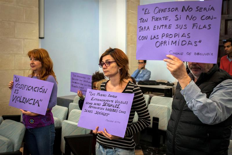La agencia de azafatas del GP de Jerez, tras la petición de Podemos de prohibirlas: "Nosotros no cosificamos a la mujer" La agencia de azafatas del GP de Jerez, tras la petición de Podemos de prohibirlas: "Nosotros no cosificamos a la mujer"