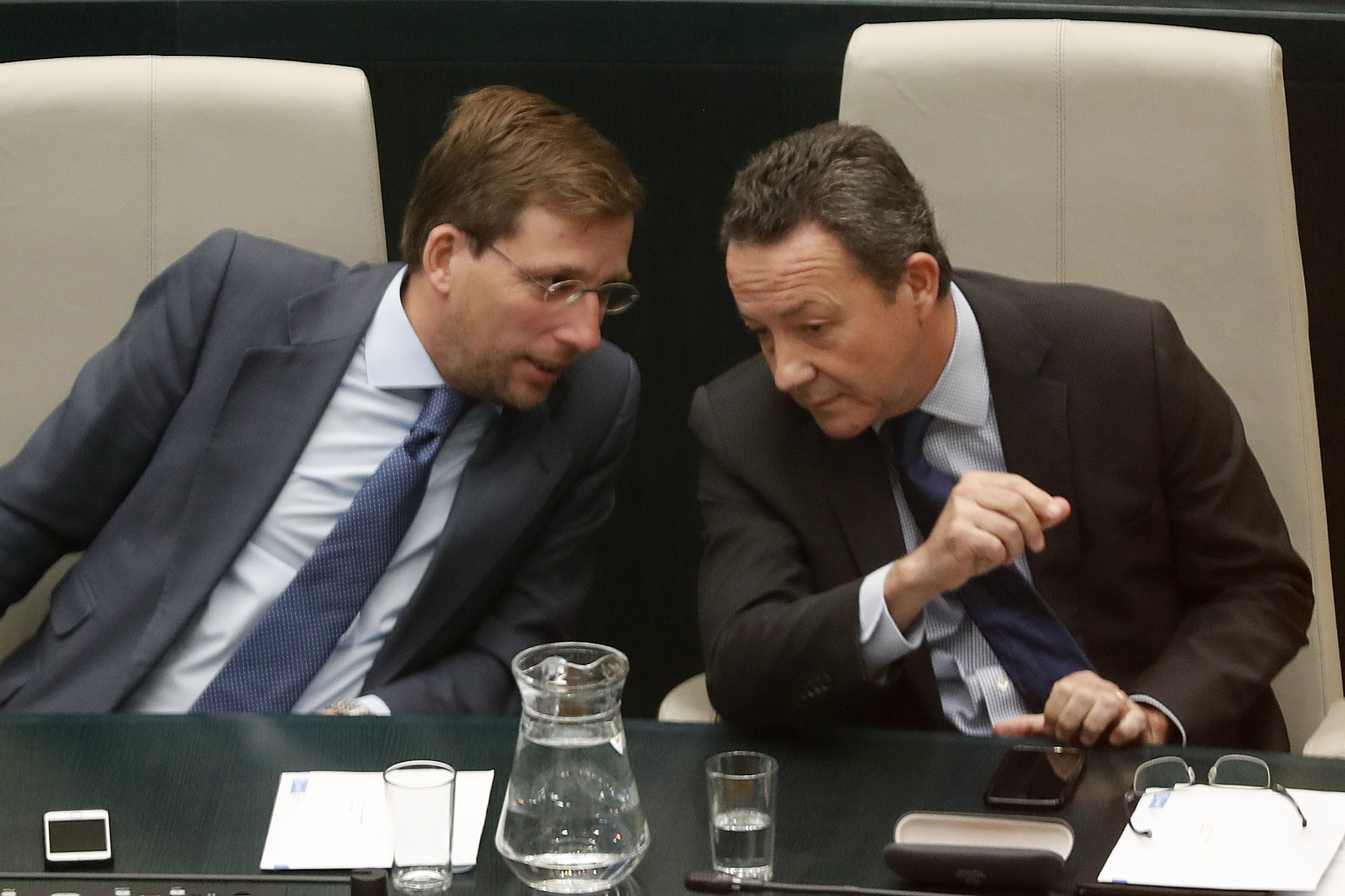 La 'operación Lezo' no lastra al PP, que recuperaría el Ayuntamiento de Madrid con Ciudadanos, según una encuesta de 'La Razón' La 'operación Lezo' no lastra al PP, que recuperaría el Ayuntamiento de Madrid con Ciudadanos, según una encuesta de 'La Razón'
