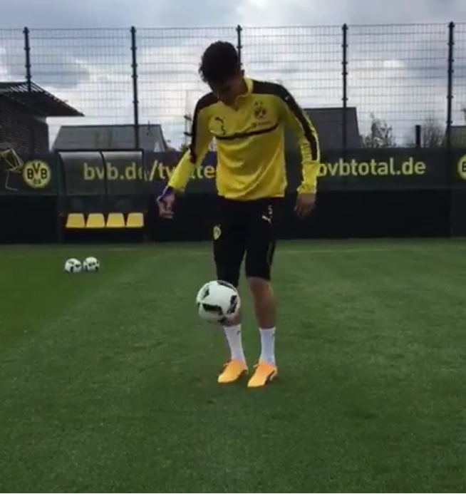 Marc Bartra vuelve a entrenarse con el Dortmund tras el atentado al autobús del equipo Marc Bartra vuelve a entrenarse con el Dortmund tras el atentado al autobús del equipo