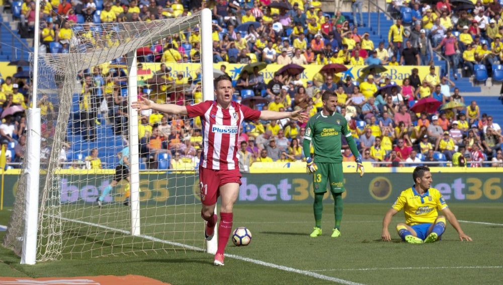 Gameiro celebra un gol ante Las Palmas