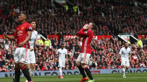 Rooney lamenta una ocasión fallada en el partido del Manchester United Rooney lamenta una ocasión fallada en el partido del Manchester United
