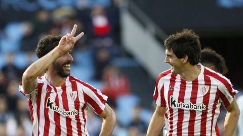 Ra&uacute;l Garc&iacute;a celebrando un gol