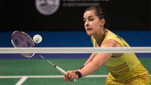 Carolina Mar&iacute;n devuelve una bola a su rival durante un partido