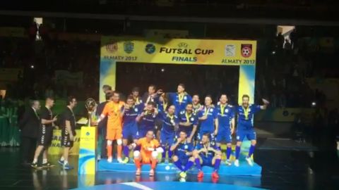 El Movistar Inter celebrando el t&iacute;tulo europeo