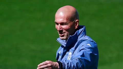 Zidane dirige el entrenamiento del Real Madrid Zidane dirige el entrenamiento del Real Madrid