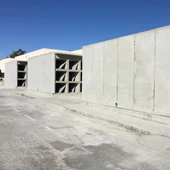 Imagen de archivo de nichos de nueva construcción en el Cementerio Nuevo de Elche. Imagen de archivo de nichos de nueva construcción en el Cementerio Nuevo de Elche.