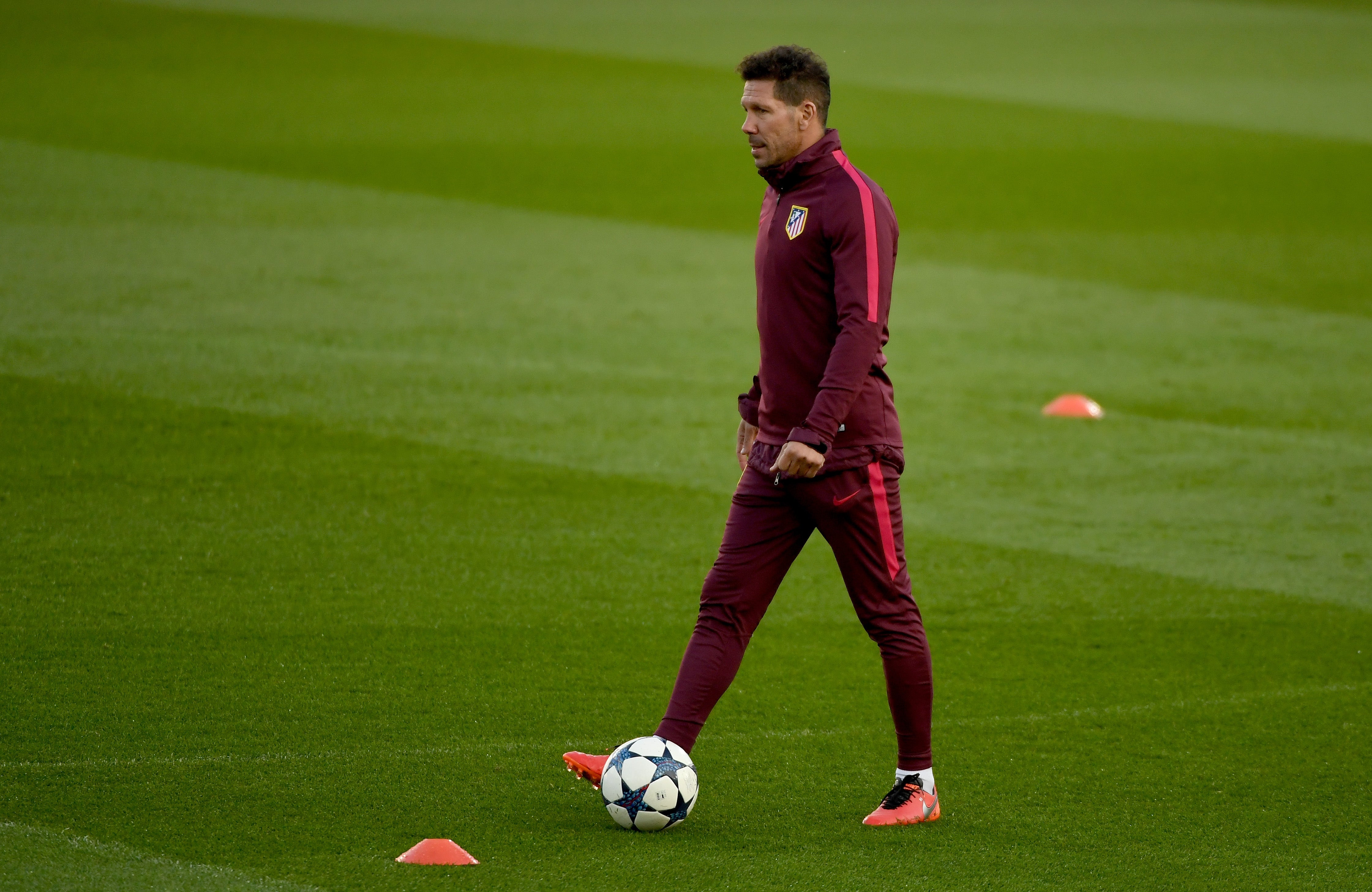 Simeone cambia la rutina del Atlético: entrenamiento y rueda de prensa en el Bernabéu Simeone cambia la rutina del Atlético: entrenamiento y rueda de prensa en el Bernabéu