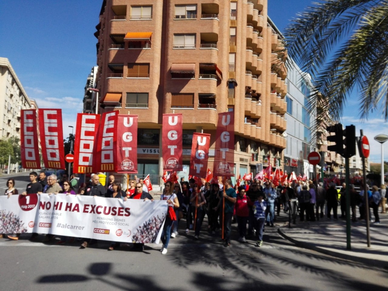 CCOO y UGT salen a la calle en Elche, Santa Pola y Elda reivindicando políticas contra la precariedad laboral y que garanticen los derechos sociales CCOO y UGT salen a la calle en Elche, Santa Pola y Elda reivindicando políticas contra la precariedad laboral y que garanticen los derechos sociales