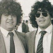 Jorge Cyterszpiler junto a Maradona