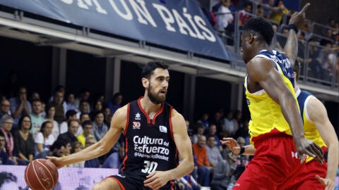 Joan Sastre, con la bola