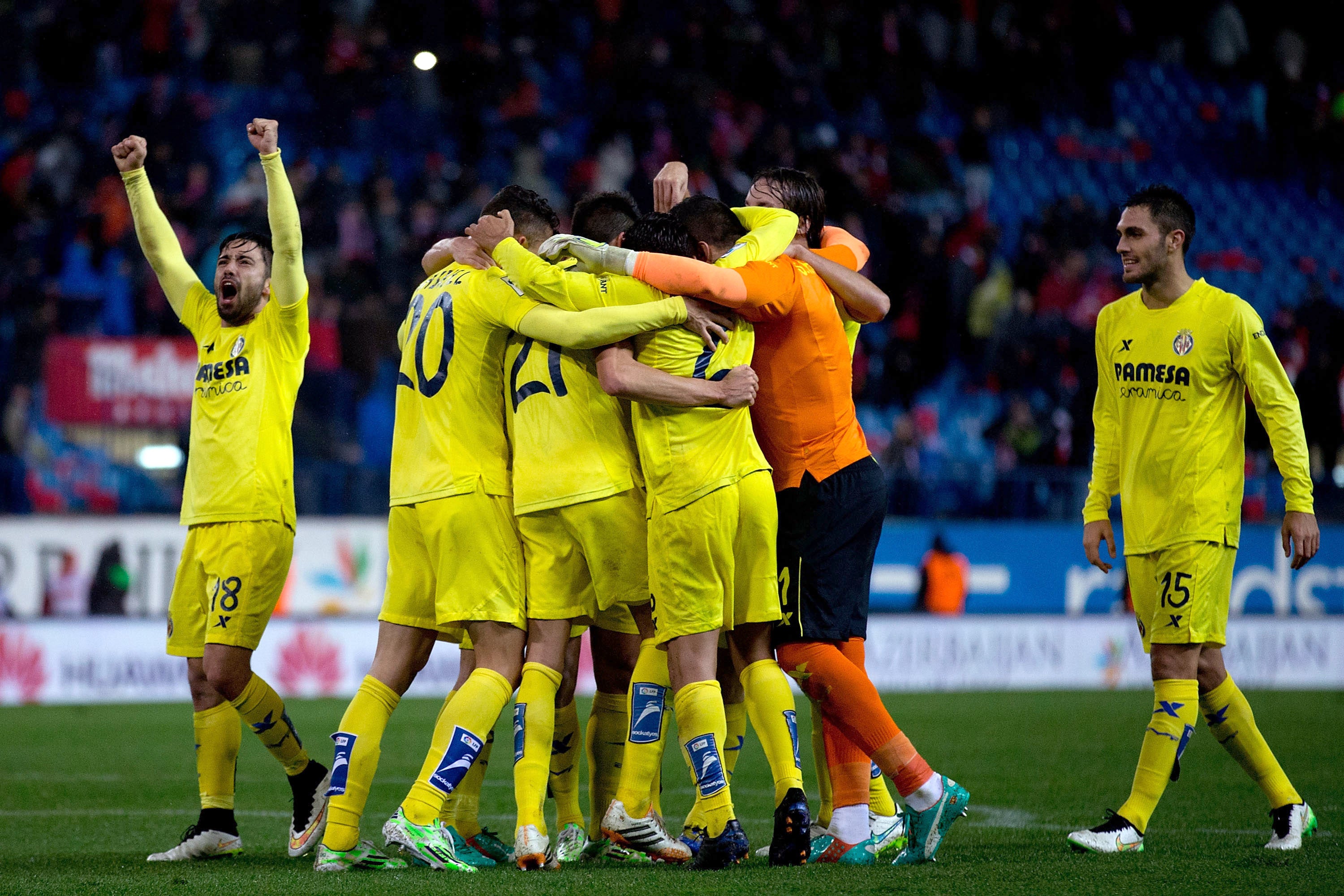 Valencia 1-3 Villarreal. El Villarreal hace los deberes en el derbi y jugará en Europa League Valencia 1-3 Villarreal. El Villarreal hace los deberes en el derbi y jugará en Europa League