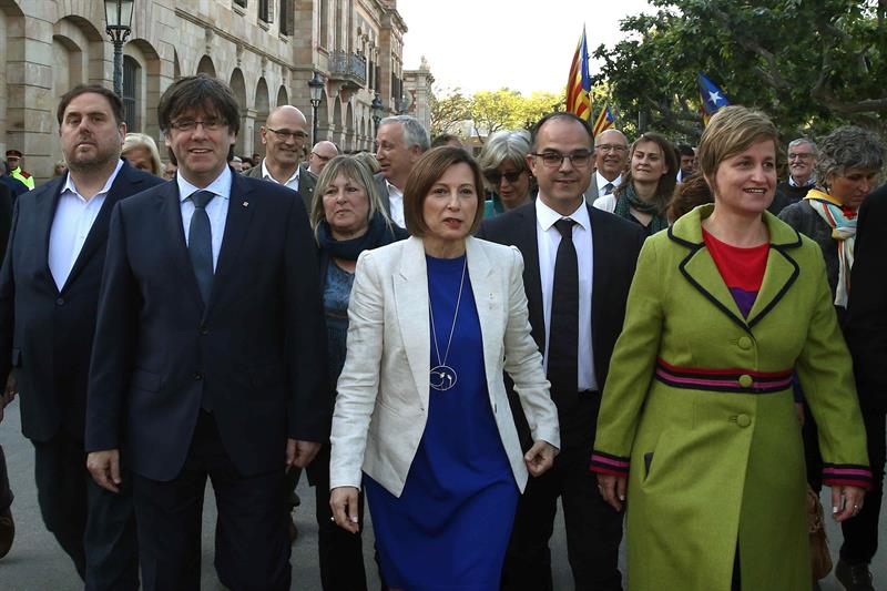 Carme Forcadell y Anna Simó niegan haber transgredido al Tribunal Constitucional e invocan su "inviolabilidad" Carme Forcadell y Anna Simó niegan haber transgredido al Tribunal Constitucional e invocan su "inviolabilidad"