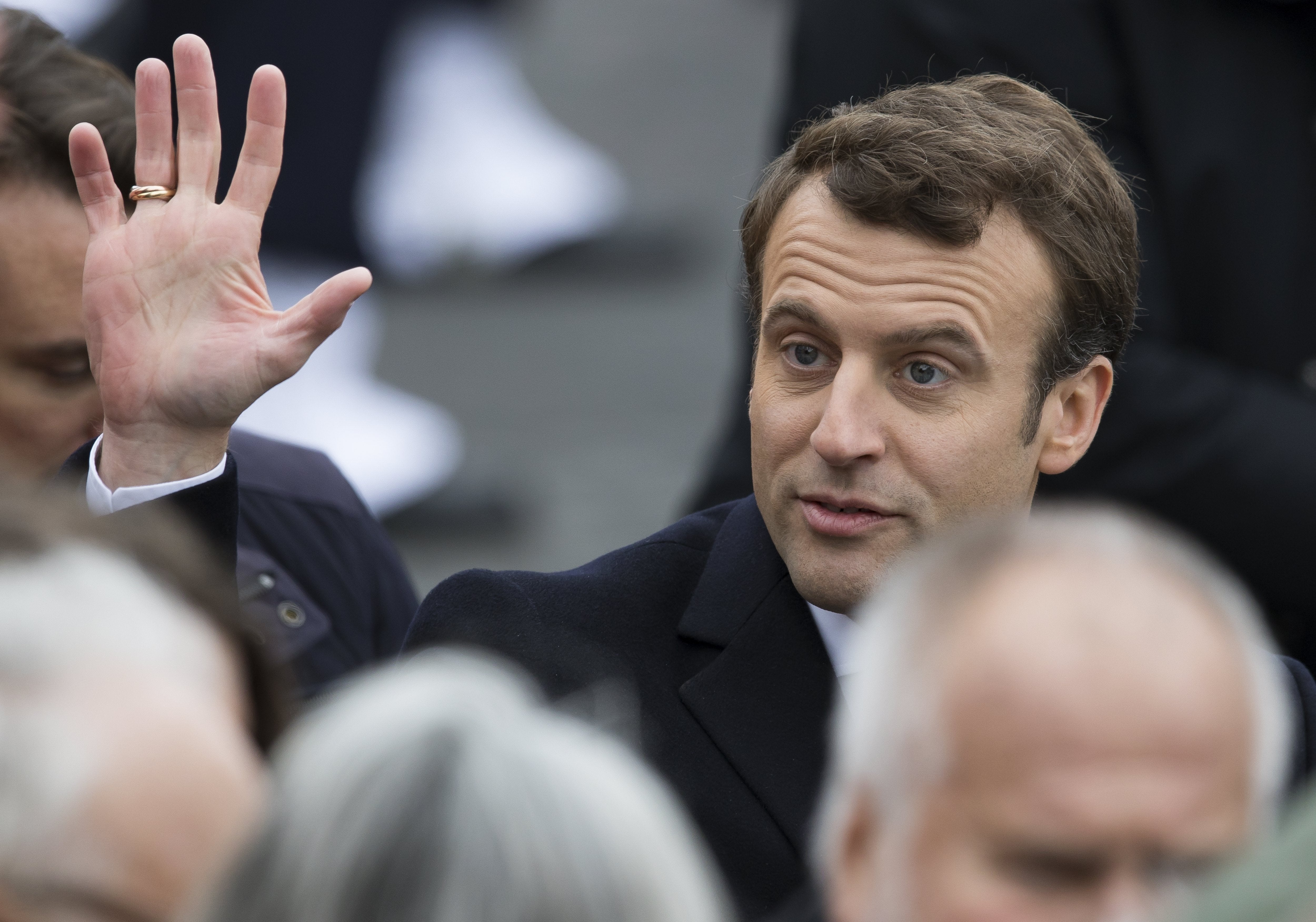 Macron dimite como presidente de su movimiento al que cambiará de nombre para afrontar las legislativas Macron dimite como presidente de su movimiento al que cambiará de nombre para afrontar las legislativas