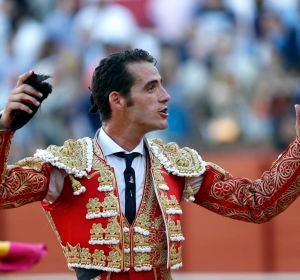 Pepe Moral corta las dos últimas orejas de la feria a una manejable 'miurada" Pepe Moral corta las dos últimas orejas de la feria a una manejable 'miurada"
