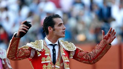 Pepe Moral corta las dos &uacute;ltimas orejas de la feria a una manejable 'miurada'
