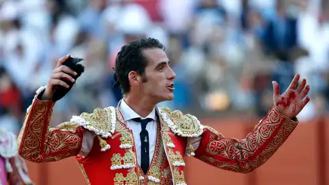 Pepe Moral corta las dos últimas orejas de la feria a una manejable 'miurada" Pepe Moral corta las dos últimas orejas de la feria a una manejable 'miurada'